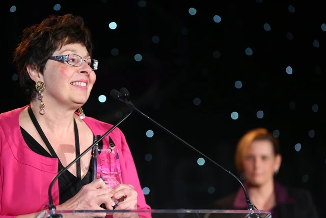 Media Name: tech5725.jpg