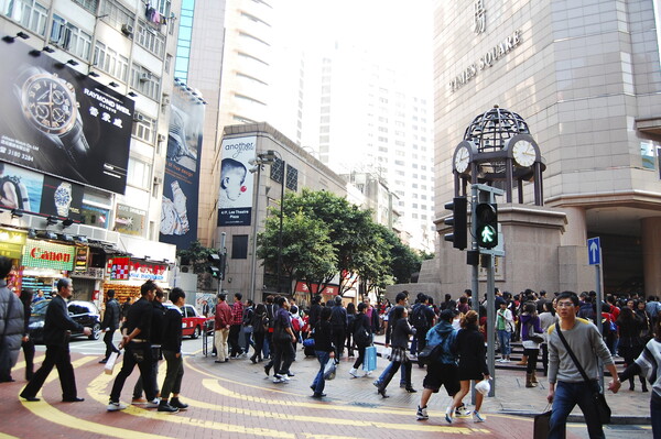 Media Name: nyc-people-motion.jpg