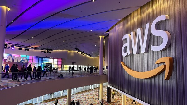 Media Name: rwang0-awscloud-awsreinvent-venetian-logo-2022.jpg